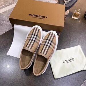 Burberry low-top sneakers